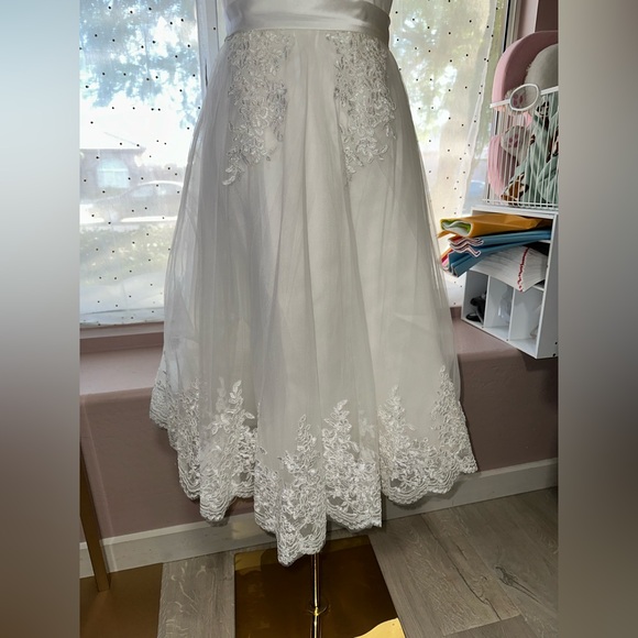 Unique Vintage White Lace Midi Dress - Picture 5 of 9